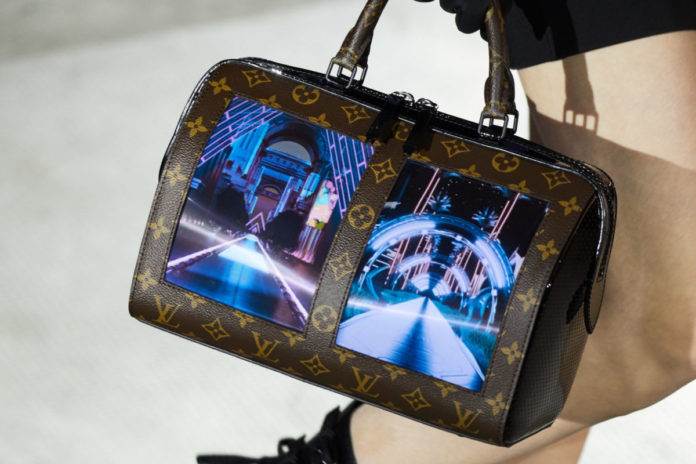 Louis Vuitton показал прототипы сумок с AMOLED-экранами